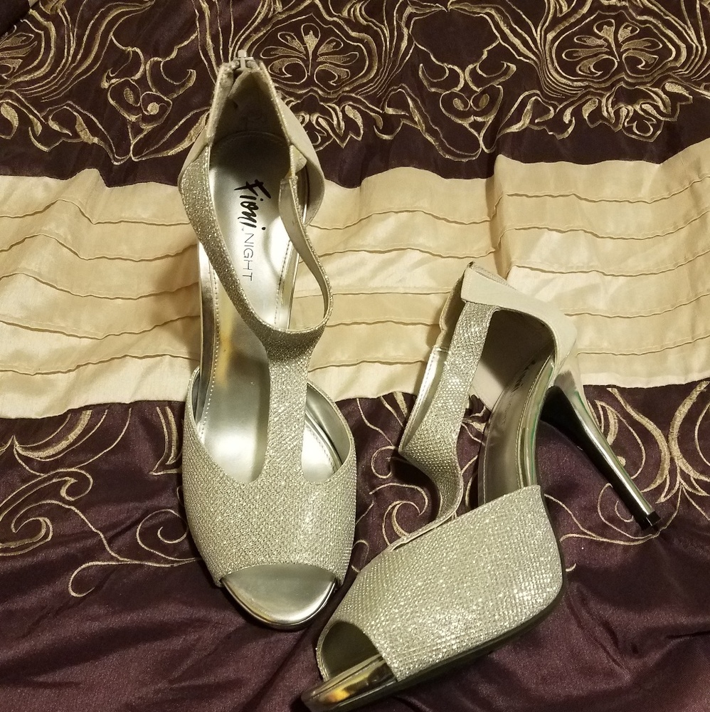 T strap heels